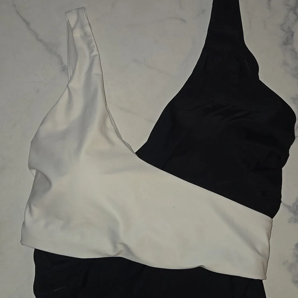 Raisins Curve Black Trendy Plus Size Colorblocked One Piece Swimsuit SZ:20W - Picture 4 of 12